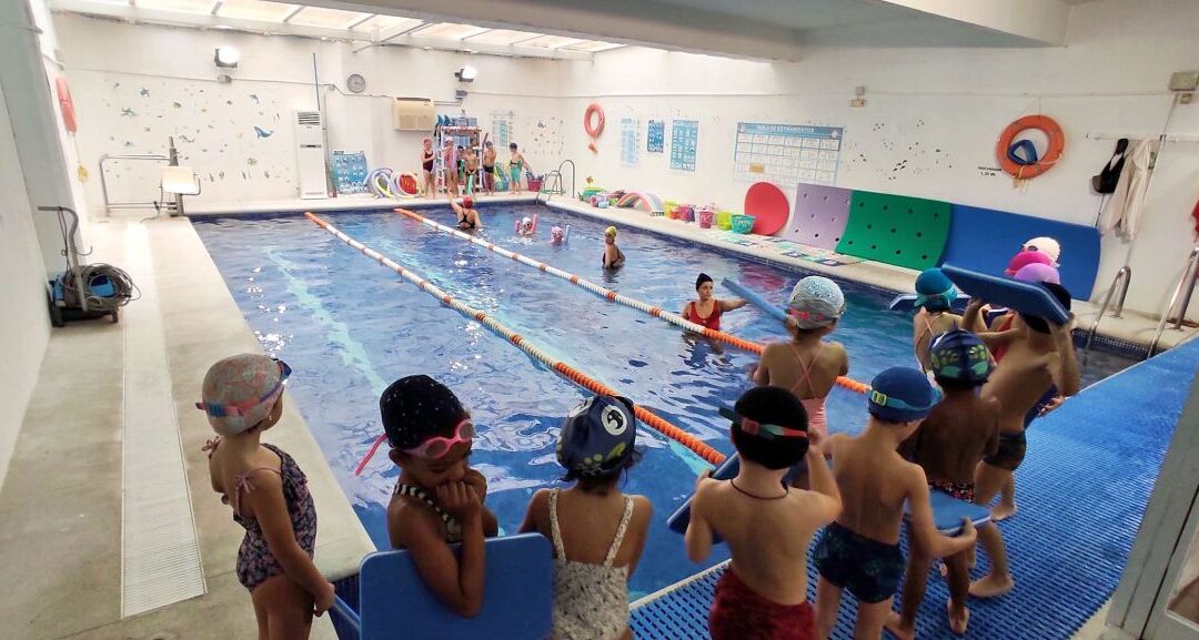 El Deporte en el Liceo Francés de Sevilla: Sesiones de Piscina para un Desarrollo Integral